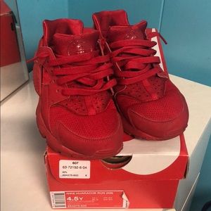 Red huaraches size 4.5